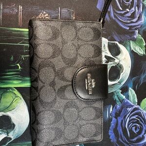 Coach Signature Black Wristlet